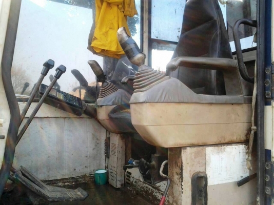 รถขุด KOMATSU PC200-5 คันโทรลสั้น รถสวยอย่างเดิม ๆ รถใช้งานดี รถมีทะเบียน