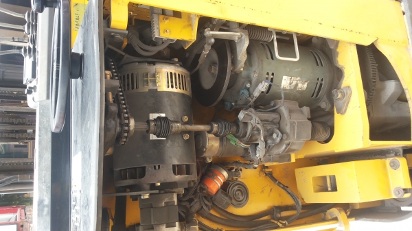 ขายรถ komatsu ขนาด 1.5 ตัน รถไฟฟ้ายืนขับ