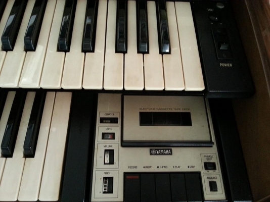 ขาย อิเล็กโทรของ yamaha สีไม้ 7500 สีดำ 14000 สอบถามได้ครับ 0811160919