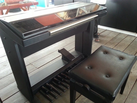 ขาย อิเล็กโทรของ yamaha สีไม้ 7500 สีดำ 14000 สอบถามได้ครับ 0811160919