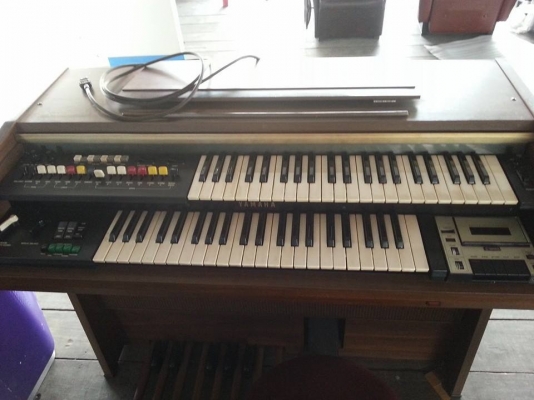 ขาย อิเล็กโทรของ yamaha สีไม้ 7500 สีดำ 14000 สอบถามได้ครับ 0811160919