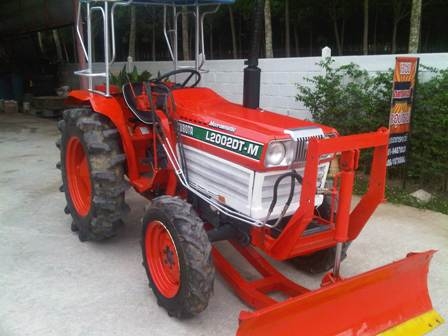 ขายรถไถ Kubota L 2002 DT-M พร้อมมีดดันหน้าผาน3 ขายรถไถ Kubota L 2002 DT-M พร้อมมีดดันหน้าผาน3