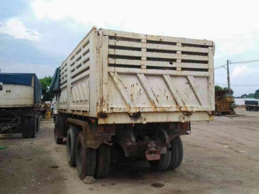 รถนิสสัน 10 ล้อดั้ม 320 แรงม้า.  ( มีขาย 3 คัน )  ,  ( ปี 51 - 52 ).   สนใจติดต่อ 081 - 6079515