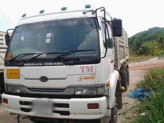รถนิสสัน 10 ล้อดั้ม 320 แรงม้า.  ( มีขาย 3 คัน )  ,  ( ปี 51 - 52 ).   สนใจติดต่อ 081 - 6079515
