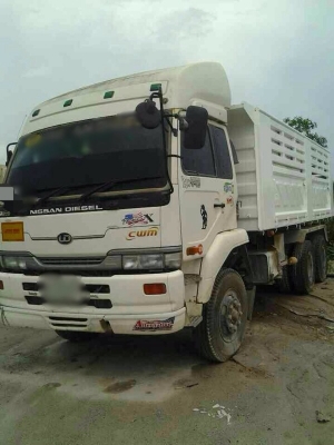 รถนิสสัน 10 ล้อดั้ม 320 แรงม้า.  ( มีขาย 3 คัน )  ,  ( ปี 51 - 52 ).   สนใจติดต่อ 081 - 6079515