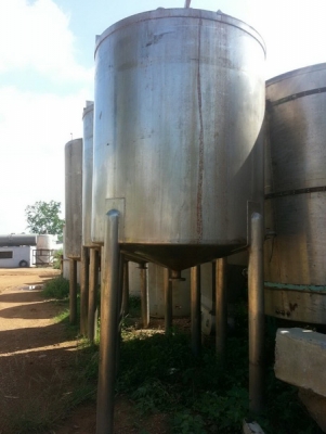 ขายถังสแตนเลส ขนาด 5,000 ลิตรพร้อมใบกวน สภาพสวยมาก พร้อมใช้งาน