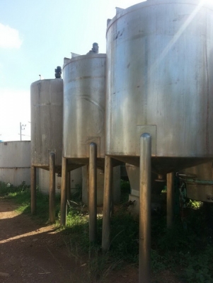 ขายถังสแตนเลส ขนาด 5,000 ลิตรพร้อมใบกวน สภาพสวยมาก พร้อมใช้งาน