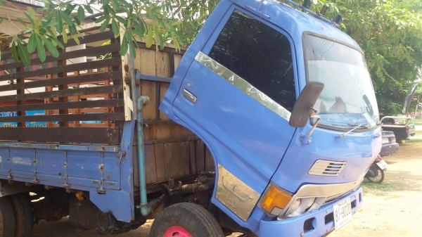 ขายisuzu nkr100แรงรถประกอบเครื่องอ่อน แชสซีมีดาม ขาด  มีผุบ้าง สภาพต้องซ่อม พร้อมโอนทั่วไทย