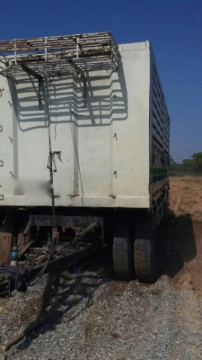 รถอีซูซุ 10 ล้อดั้ม 270 แรงม้า. ปี 49   ( ขายแม่ / ลูก )   สนใจติ ดต่อ 081 - 6079515