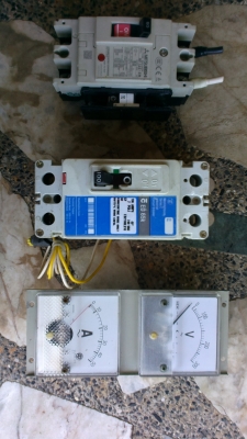 อุปกรณ์ไฟฟ้า 1 ชุด