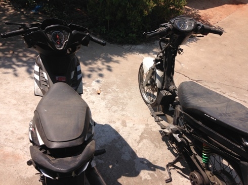 ขายเหมา 2 คัน นูโวMX กะ เวฟ CZ-I  15,900  มีทะเบียนโอน