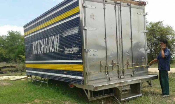 ขายตู้เลสยาว5.30ม กว้าง2.30ม สูง2.0ม  แคชซีกว้าง82ซม ยกลงจากร็อกกี้ สภาพสวยพร้อมใช้งาน