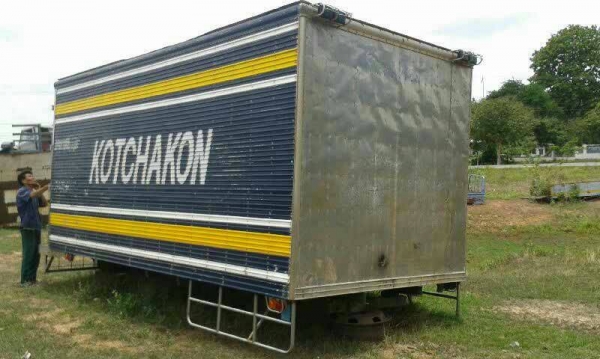 ขายตู้เลสยาว5.30ม กว้าง2.30ม สูง2.0ม  แคชซีกว้าง82ซม ยกลงจากร็อกกี้ สภาพสวยพร้อมใช้งาน