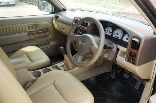 NISAAN FRONTIER 4ประตู ปี 2005 เครื่อง 3.0 ZDi ตัว TOP สุด รถสวย เครื่องเดิมๆวิ่งดี เกียร์ ช่วงล่างปกติ มีชุดแต่ง ล้อMAXแต่ง เบาะหนัง แอร์เย็น ภายในสภาพสวย สีสวย รถพร้อมใช้งาน จัดไฟแนนได้