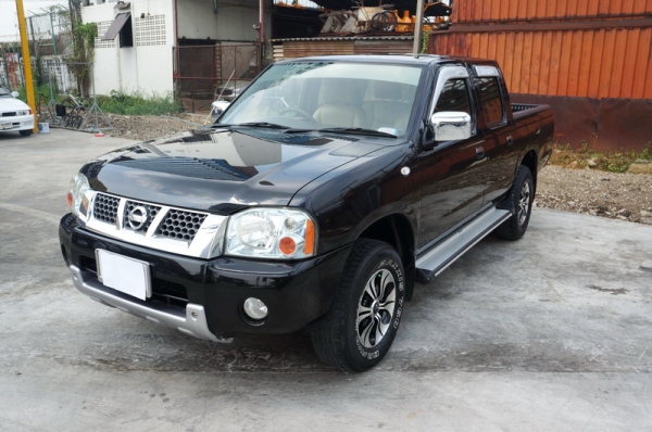 NISAAN FRONTIER 4ประตู ปี 2005 เครื่อง 3.0 ZDi ตัว TOP สุด รถสวย เครื่องเดิมๆวิ่งดี เกียร์ ช่วงล่างปกติ มีชุดแต่ง ล้อMAXแต่ง เบาะหนัง แอร์เย็น ภายในสภาพสวย สีสวย รถพร้อมใช้งาน จัดไฟแนนได้