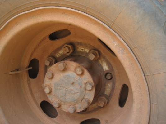 หัวยาว EH 700 /  168 แรง เกียร์กลาง   2 เพลา เบรคทิฟฟี่ 340,000 บาท