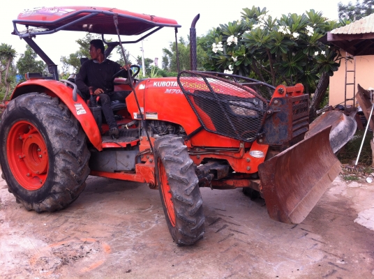 ขายถูกครับเดิมทั้งคันราคา450000บาทครับพร้อมผาน1ชิ้น