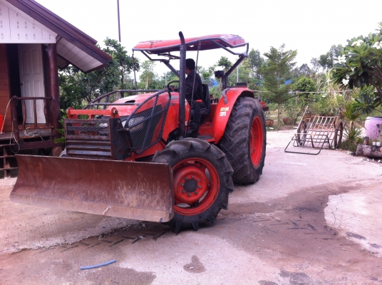 ขายถูกครับเดิมทั้งคันราคา450000บาทครับพร้อมผาน1ชิ้น