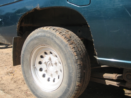 นิสัน TD  2700  ปี 40     120000  บาท