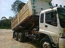 รถอีซูซุ 10 ล้อดั้ม 270 แรงม้า. ปี 48  ( ขายแม่ , ลูก )  สนใจติดต่อ 081 - 6079515