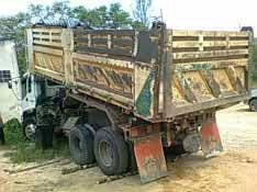 รถอีซูซุ 10 ล้อดั้ม 270 แรงม้า. ปี 48  ( ขายแม่ , ลูก )  สนใจติดต่อ 081 - 6079515