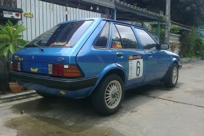 ขายรถford 5ประตูสภาพสวย