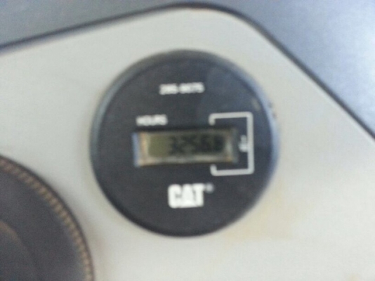 รถตัก CAT 422E  ( รถใช้งาน 3,200 ซม. )   สนใจติดต่อ 081 - 6079515