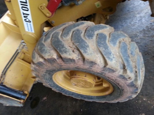 รถตัก CAT 422E  ( รถใช้งาน 3,200 ซม. )   สนใจติดต่อ 081 - 6079515