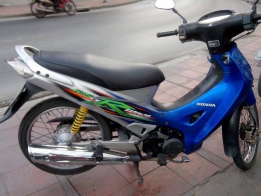 ขายเวฟ 125 R ปี 49 กุญแจใหญ่ สภาพภายนอกดีเดิมๆ,เครื่องดีไม่หลวม,ภาษีไม่ขาด เล่มพร้อมโอน