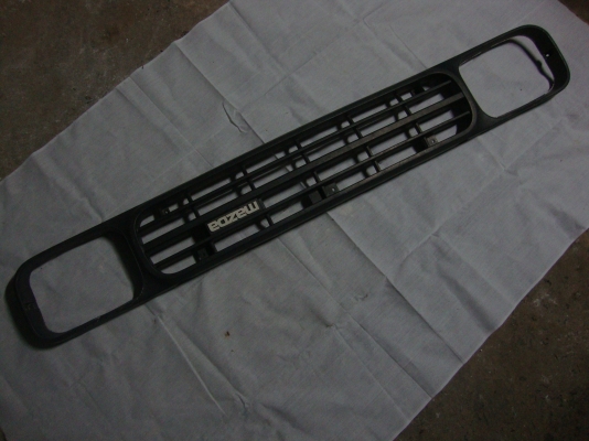 ขออนุญาตขายกระจังหน้า มาสด้า1300  มือสองครับ