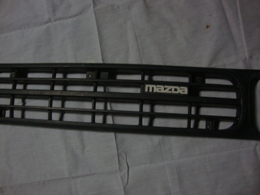 ขออนุญาตขายกระจังหน้า มาสด้า1300  มือสองครับ