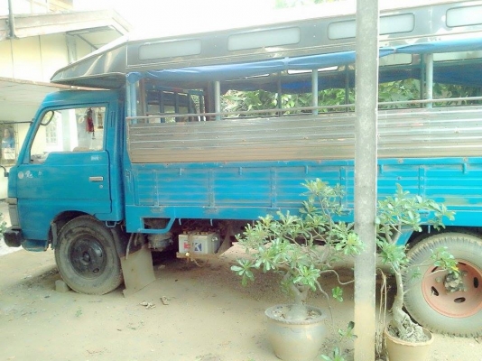 ขายหกล้อนิสสันคาร์บอนโดยสารสวยๆ ติดต่อ 0875223804 นัทครับ