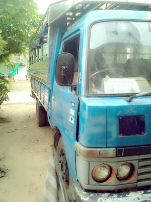 ขายหกล้อนิสสันคาร์บอนโดยสารสวยๆ ติดต่อ 0875223804 นัทครับ