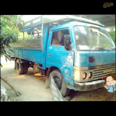 ขายหกล้อนิสสันคาร์บอนโดยสารสวยๆ ติดต่อ 0875223804 นัทครับ