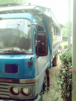 ขายหกล้อนิสสันคาร์บอนโดยสารสวยๆ ติดต่อ 0875223804 นัทครับ