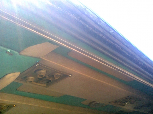 ขายรถตู้นิสสัน ติดแก๊ชทะเบียนเต็มพร้อมโอน สภาพพร้อมใช้ ราคา35000บาทด่วน