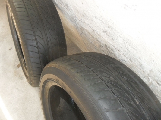 ยาง DUNLOP 225/50R17 ปี09 สวยๆ 1 คู่ ราคา 1500 บาท