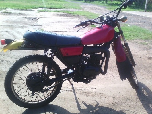 ขาย DT100  เครื่องติดขี่ได้  สนใจติดต่อ ราคาถูก 0933211668 0836798716