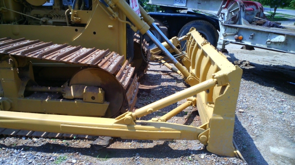 รถแทรคเตอร์ CAT ดี5B เกียร์ตัด รถสวย ทำงานดี ไม่มีทะเบียน ชอบราคาเท่าไร ต่อรองกันได้ครับ