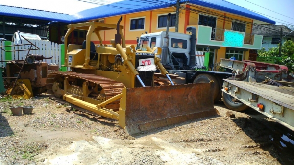 รถแทรคเตอร์ CAT ดี5B เกียร์ตัด รถสวย ทำงานดี ไม่มีทะเบียน ชอบราคาเท่าไร ต่อรองกันได้ครับ