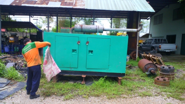 เครื่องปั่นไฟฟ้า ขนาดกำลังผลิต 175 KWA เครื่องดีเซล คัมมินส์ หกสูบ สภาพพร้อมใช้งาน