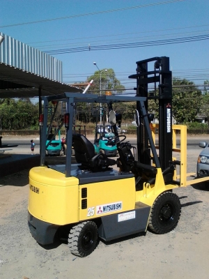 ขายด่วนรถยกไฟฟ้านั่งขับ 2.5 ตัน เสาสูง 4 เมตร MITSUBISHI รุ่นล่าสุด ยางใหม่ทั้ง 4 เส้น สภาพแบต80\%