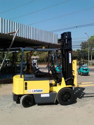 ขายด่วนรถยกไฟฟ้านั่งขับ 2.5 ตัน เสาสูง 4 เมตร MITSUBISHI รุ่นล่าสุด ยางใหม่ทั้ง 4 เส้น สภาพแบต80\%