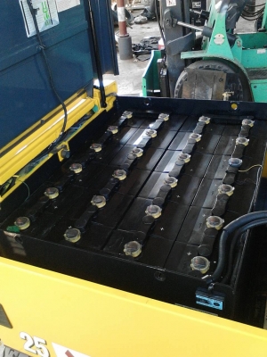 ขายด่วนรถยกไฟฟ้านั่งขับ 2.5 ตัน เสาสูง 4 เมตร MITSUBISHI รุ่นล่าสุด ยางใหม่ทั้ง 4 เส้น สภาพแบต80\%