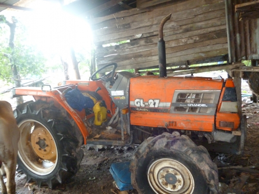 ขายรถไถคูโบต้า 27 แรงเสื้อด้านหลังแตกครับ