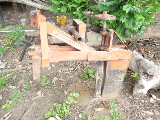 ขายรถไถคูโบต้า 27 แรงเสื้อด้านหลังแตกครับ