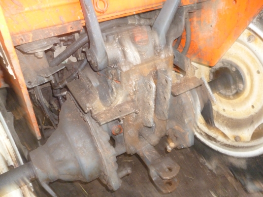 ขายรถไถคูโบต้า 27 แรงเสื้อด้านหลังแตกครับ