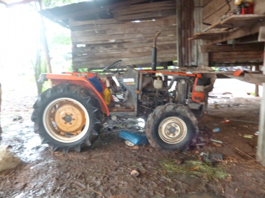 ขายรถไถคูโบต้า 27 แรงเสื้อด้านหลังแตกครับ