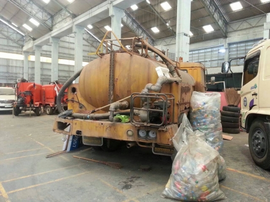 ขายถังนำ้พร้อมใช้อยู่ในหกล้อฟูโช่ ขายถังนำ้พร้อมใช้อยู่ในหกล้อฟูโช่