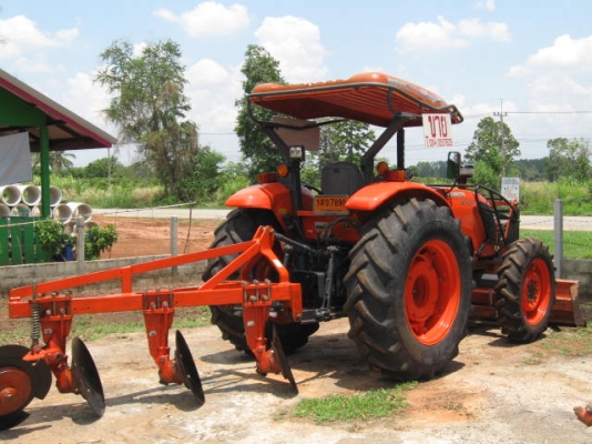 KUBOTA M 7040 &hellip;DT&hellip;4X4 ..WITH BLADE AND DISC..3